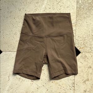 Lululemon Wunder Train High-Rise Short 6”